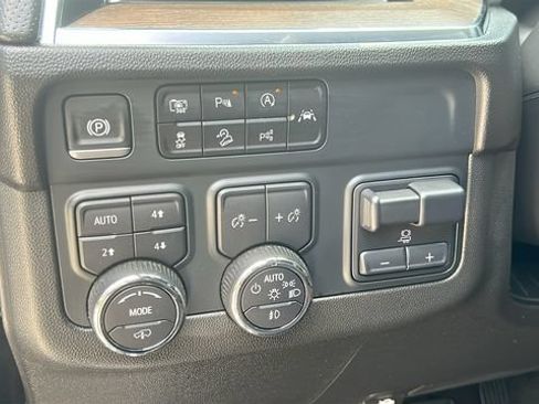 Certified 2025 Chevrolet Tahoe High Country AWD/4WD image 24