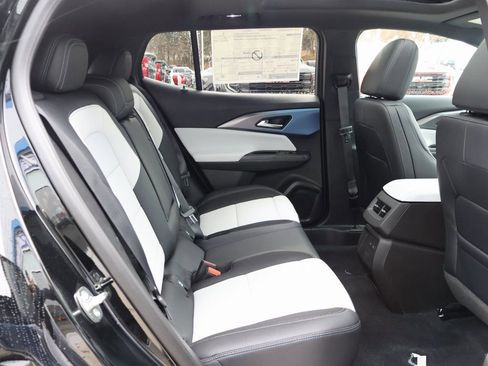 New 2026 Chevrolet Equinox EV LT w/ Convenience Package II FWD image 32