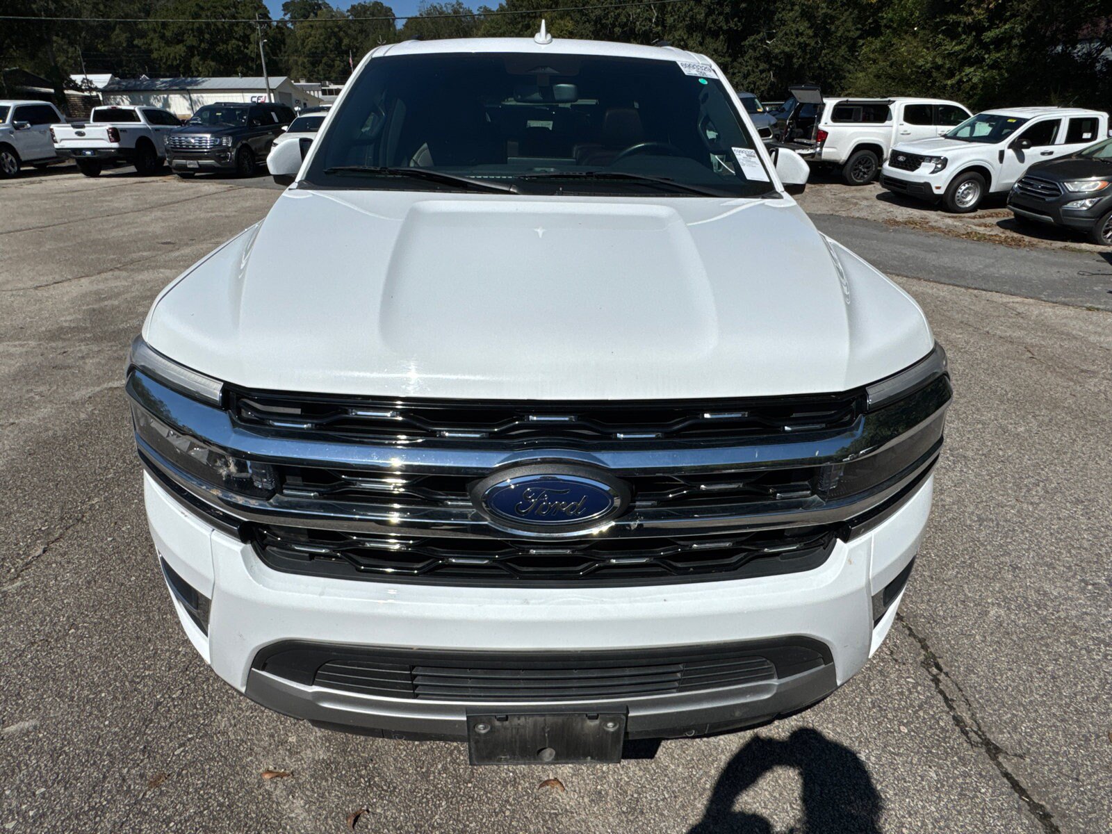 Used 2024 Ford Expedition Limited AWD/4WD image 2