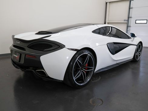 Used 2018 McLaren 570S RWD image 3