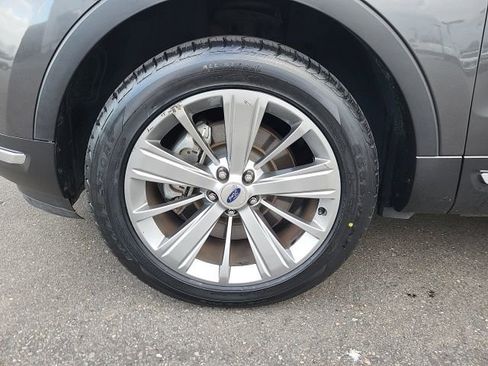 Used 2018 Ford Explorer Limited image 11