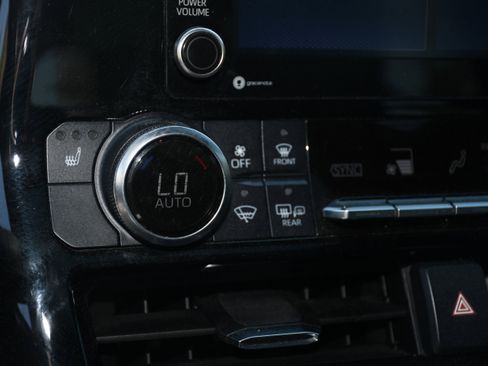 Used 2022 Toyota Highlander XSE FWD image 15