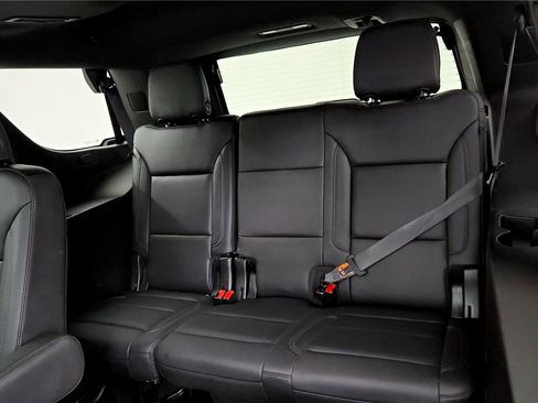 Used 2021 Chevrolet Tahoe Z71 w/ Z71 Off-Road Package image 19