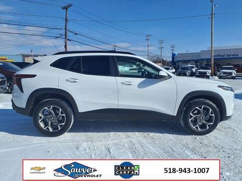 Used 2025 Chevrolet Trax LT w/ Driver Confidence Package image 8