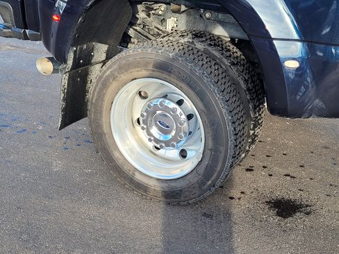 Used 2025 Ford F450 Platinum w/ FX4 Off-Road Package image 10