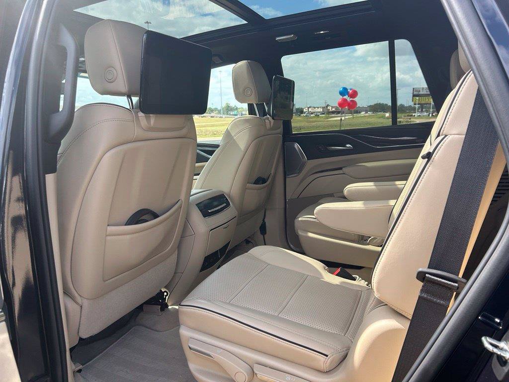 Used 2024 Cadillac Escalade Premium Luxury w/ Performance Package AWD/4WD image 8