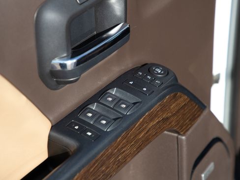 Used 2018 GMC Sierra 2500 Denali image 18