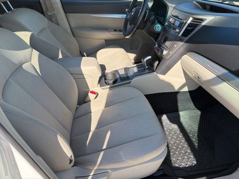 Used 2010 Subaru Outback 2.5i Premium AWD/4WD image 21
