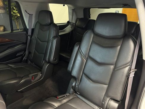 Used 2017 Cadillac Escalade Premium Luxury image 42