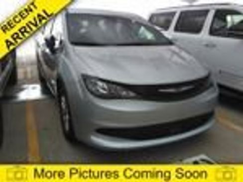 Used 2023 Chrysler Voyager LX image 1