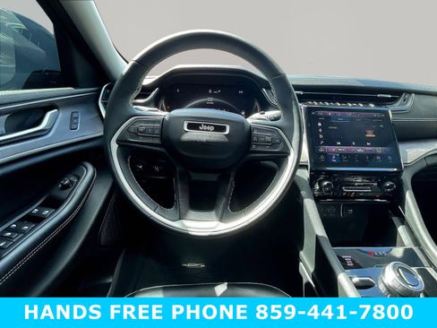 Used 2023 Jeep Grand Cherokee Limited w/ Black Appearance Package AWD/4WD image 8