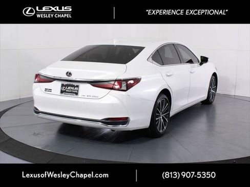 Certified 2023 Lexus ES 250 w/ Premium Package AWD/4WD image 4