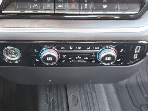 Used 2022 GMC Sierra 1500 SLT image 16