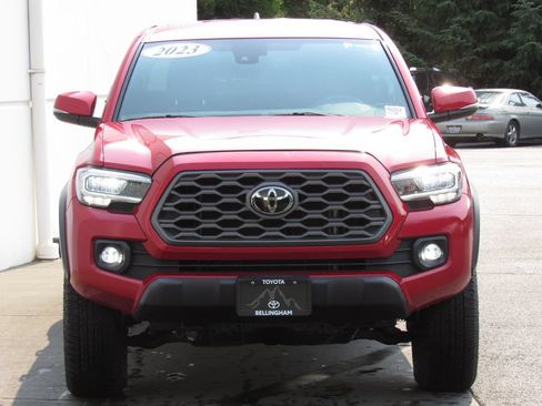 Used 2023 Toyota Tacoma TRD Off-Road AWD/4WD image 3