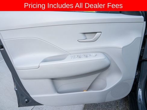 Used 2025 Hyundai Kona SEL FWD image 11