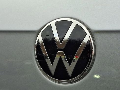 Used 2024 Volkswagen Tiguan SE image 32