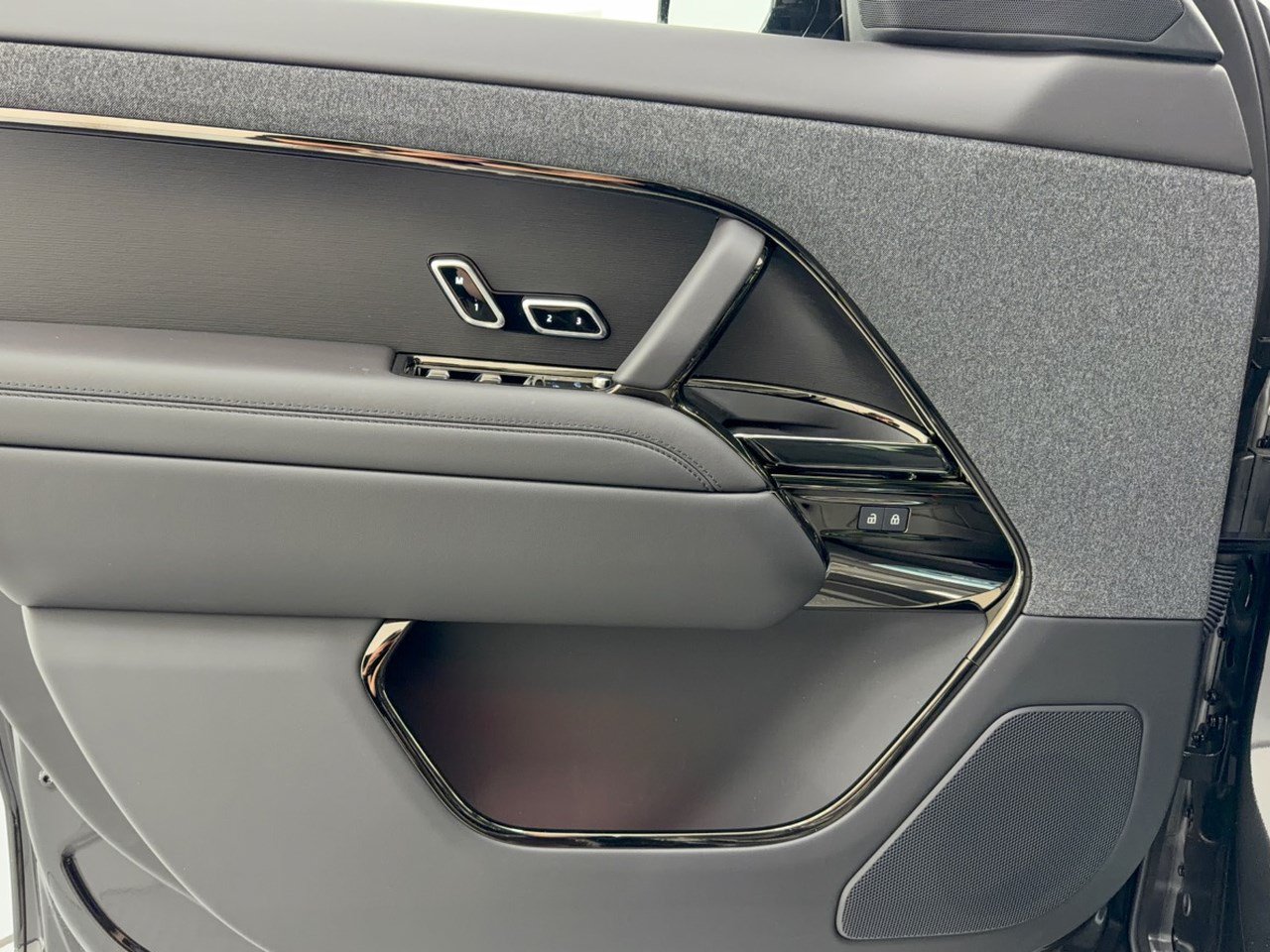 New 2027 Land Rover Range Rover Sport SE AWD/4WD image 14