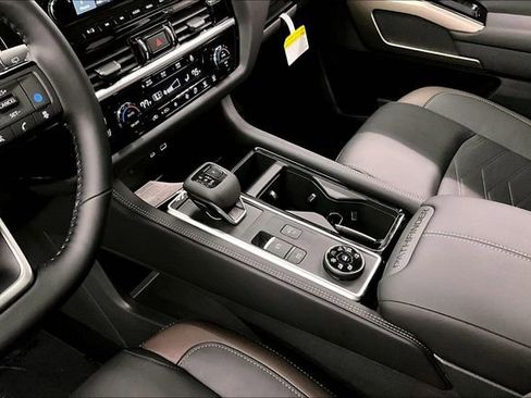 New 2025 Nissan Pathfinder Platinum w/ Lighting Package (N93) image 9