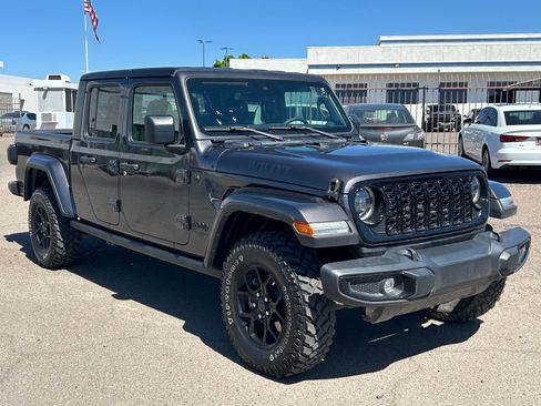 Used 2024 Jeep Gladiator Sport image 3
