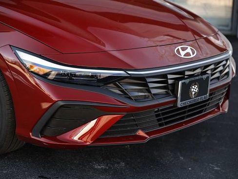 Certified 2025 Hyundai Elantra Sport FWD image 2