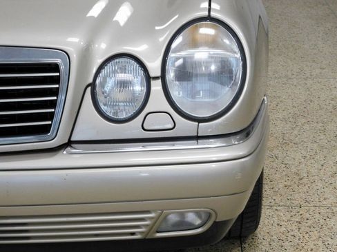 Used 1999 Mercedes-Benz E 320 4MATIC Sedan image 13