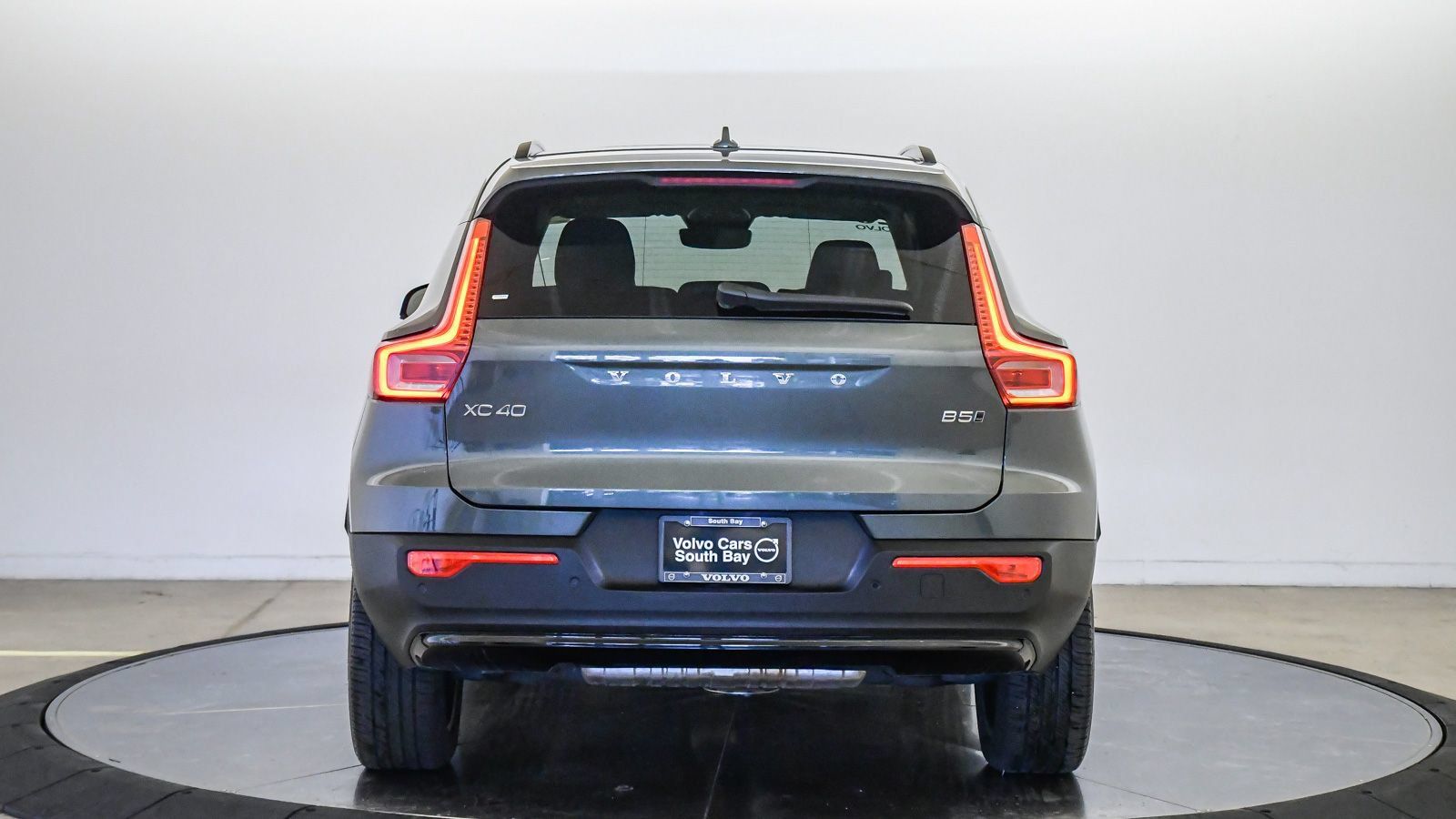 Certified 2026 Volvo XC40 B5 Plus AWD/4WD image 3