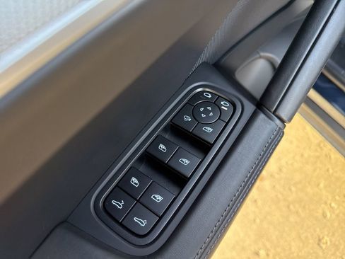 Used 2024 Porsche Cayenne Base image 11