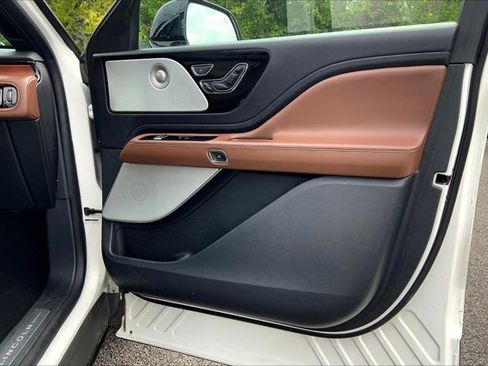 Used 2020 Lincoln Aviator Reserve w/ Equipment Group 201A image 23