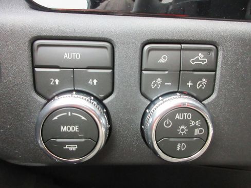 New 2026 GMC Sierra 1500 SLT w/ SLT Convenience Package AWD/4WD image 17