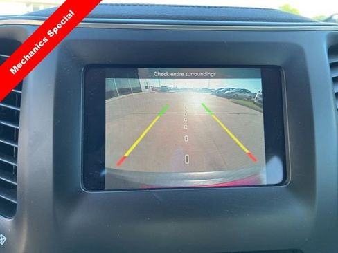 Used 2019 Jeep Cherokee Latitude Plus w/ Comfort/Convenience Group image 18