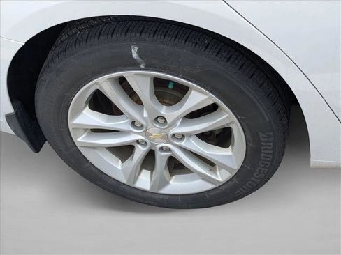 Used 2018 Chevrolet Malibu LT image 9