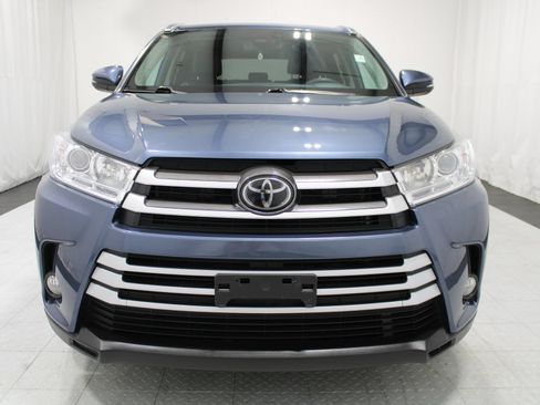 Used 2018 Toyota Highlander XLE AWD/4WD image 3