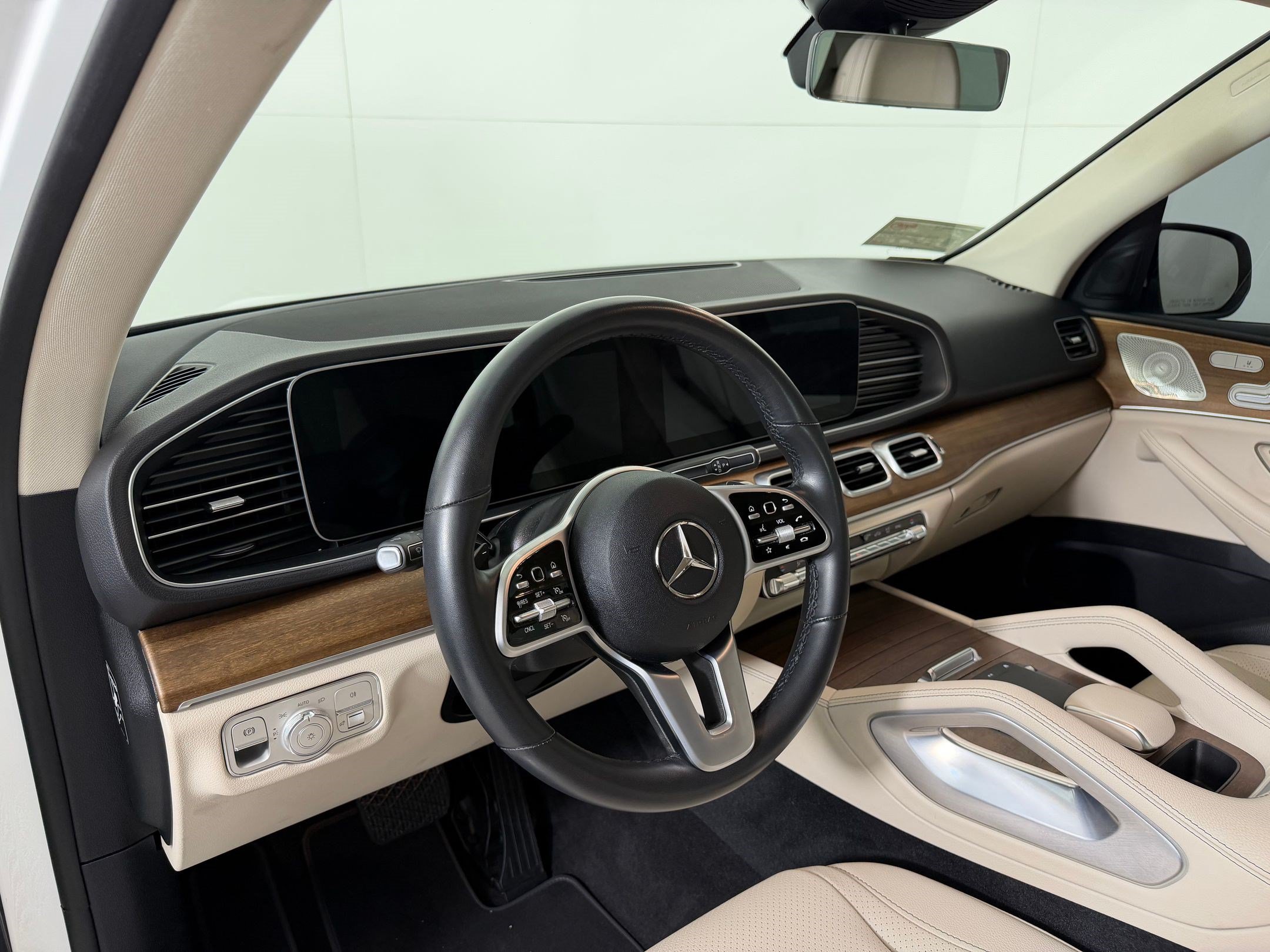 Used 2022 Mercedes-Benz GLE 350 4MATIC w/ Premium Package image 60
