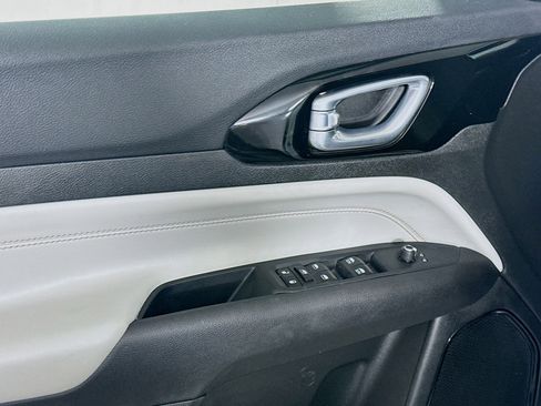 Used 2025 Jeep Compass Limited image 15