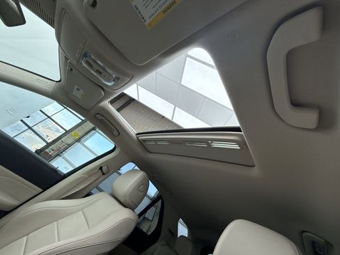 Used 2020 Mercedes-Benz GLE 350 4MATIC w/ Premium Package image 30