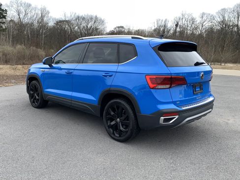 Used 2023 Volkswagen Taos SE w/ Black Wheel Package image 5