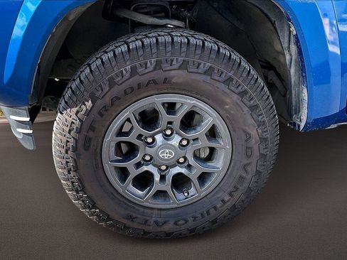 Certified 2018 Toyota Tacoma SR5 image 9
