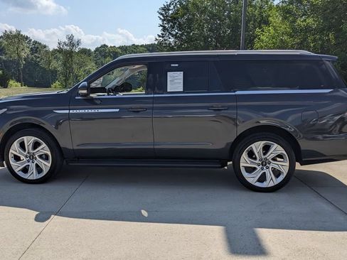 Used 2026 Lincoln Navigator L Premier AWD/4WD image 6
