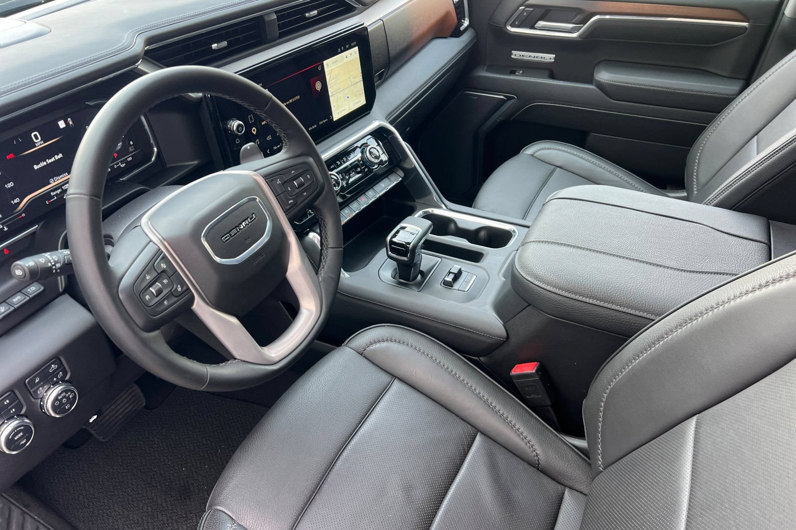 Used 2025 GMC Sierra 1500 Denali w/ Denali Reserve Package AWD/4WD image 7
