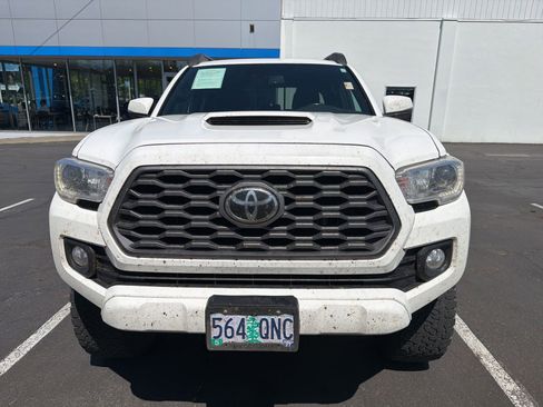 Used 2021 Toyota Tacoma TRD Sport AWD/4WD image 2