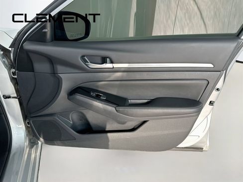 Used 2023 Nissan Altima 2.5 SV FWD image 33