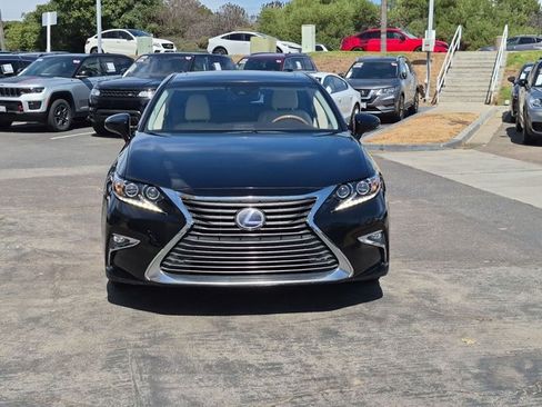 Used 2017 Lexus ES 300h w/ Navigation System Package FWD image 2