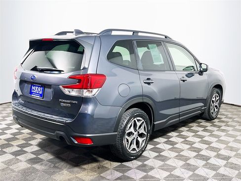 Used 2020 Subaru Forester Premium image 8