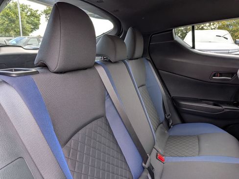 Used 2020 Toyota C-HR XLE FWD image 32