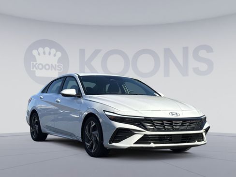Certified 2025 Hyundai Elantra SEL FWD image 10