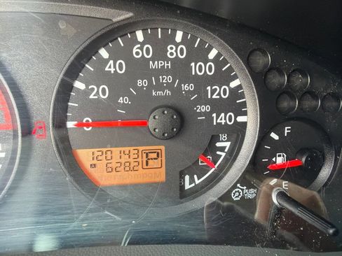 Used 2015 Nissan Frontier SV w/ SV Value Truck Package AWD/4WD image 12