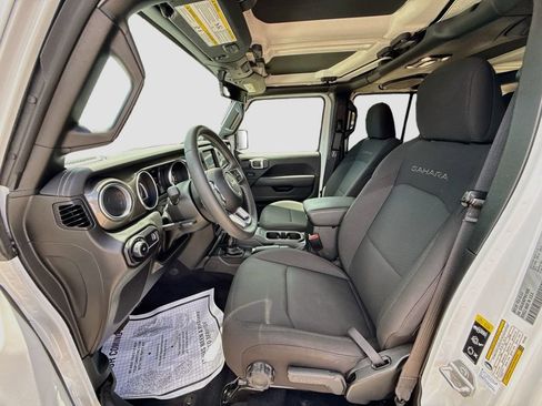 Used 2023 Jeep Wrangler Unlimited Sahara AWD/4WD image 23
