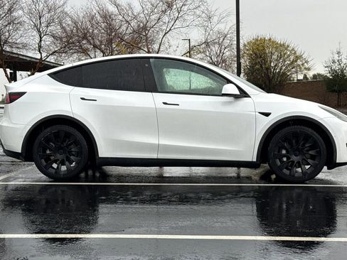 Used 2020 Tesla Model Y Long Range image 10