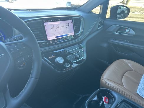 Used 2022 Chrysler Pacifica Touring-L w/ S Appearance Package image 61