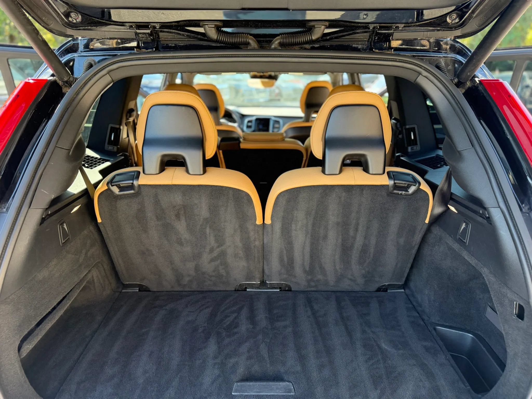 Used 2016 Volvo XC90 T6 Momentum w/ Momentum Plus Package AWD/4WD image 19